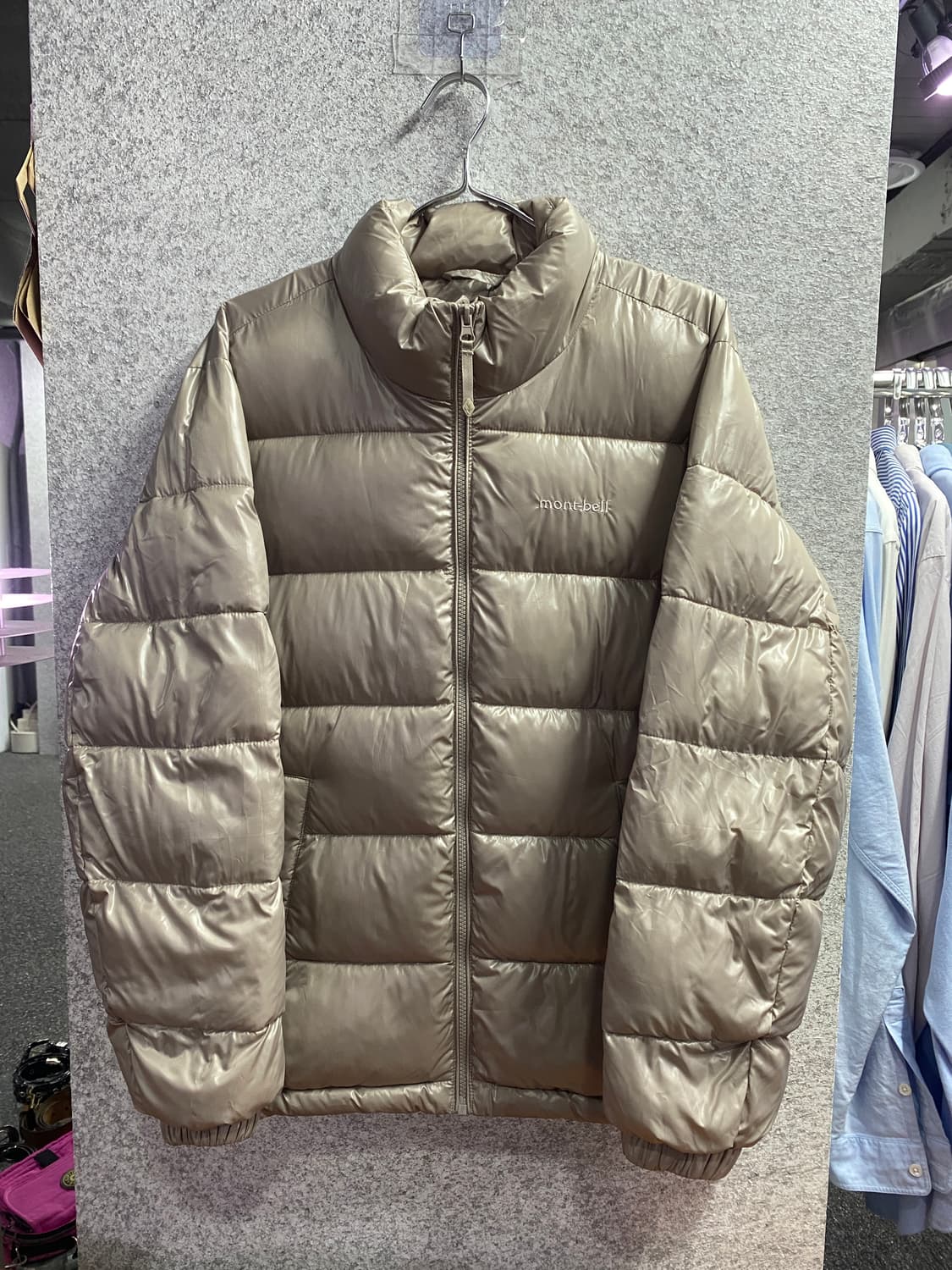 몽벨 스몰로고 베이지 패딩 B3417 상품이미지2