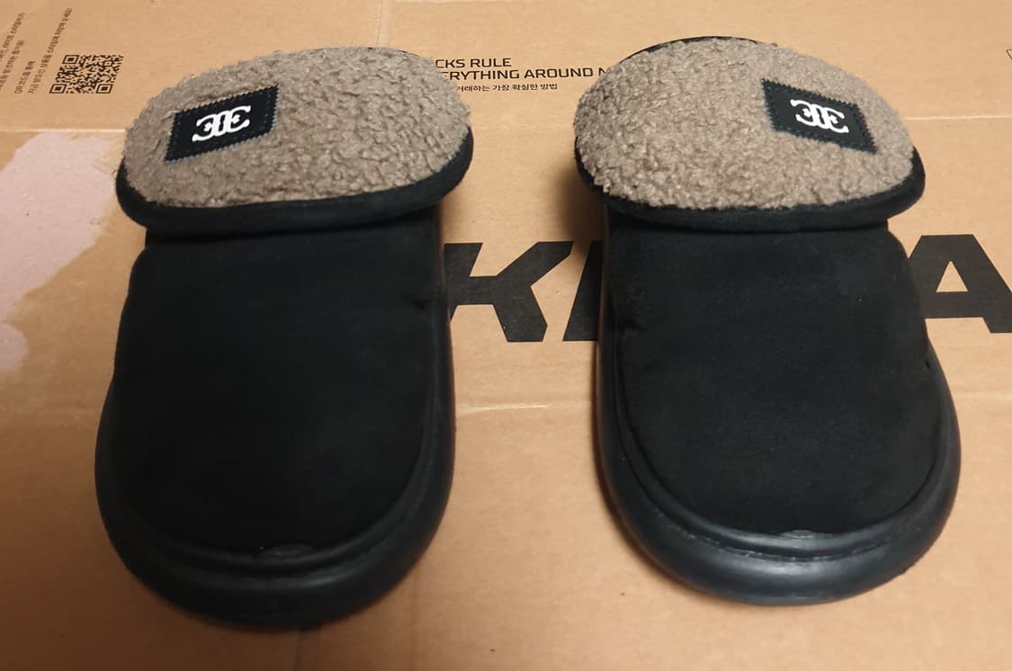 양털 패딩 슬리퍼 블랙 (245) 상품이미지1