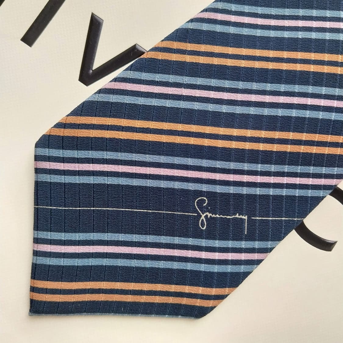 지방시 실크 네이비 스트라이프 넥타이 7.9cm A+~A등급 K2438
 상품이미지6