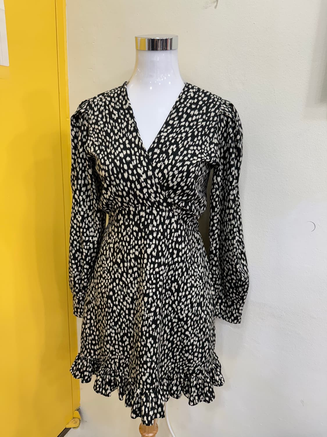 vtg 블랙 랩스타일 프릴 원피스 상품이미지2