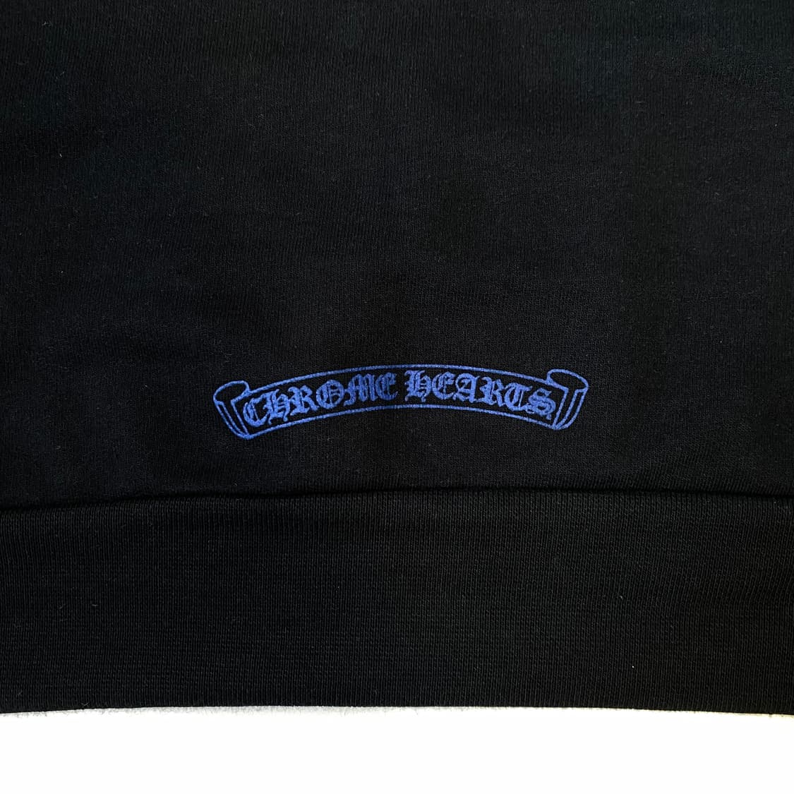 [L] 크롬하츠 버티컬 로고 플리스 후드 블랙 블루 상품이미지8