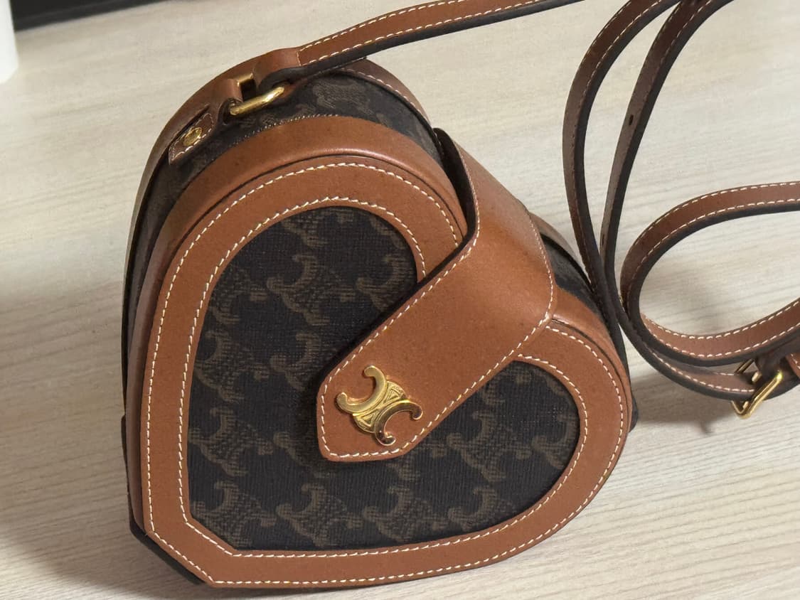 CELINE 셀린느 트리옹프 하트 탬버린백 하트백 상품이미지1