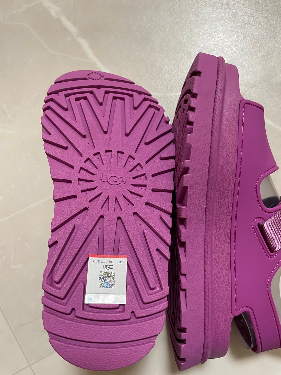 어그 골든글로우 키즈샌들 220 상품이미지5