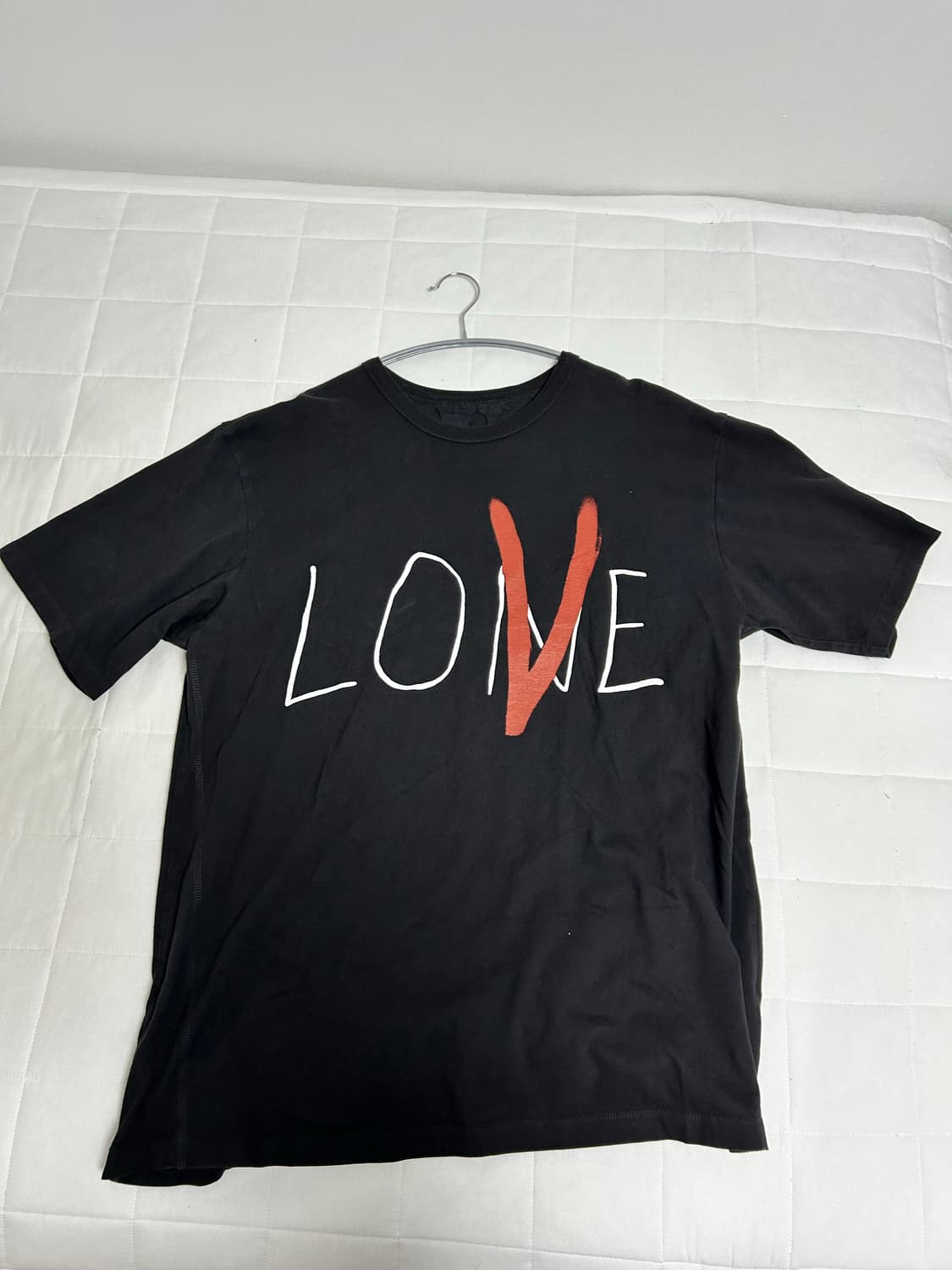 브이론 LOVE 빅프린팅 반팔티셔츠 상품이미지1