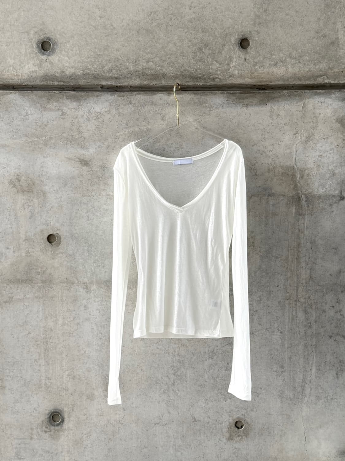 kyeo sheer v-neck T 시어 브이넥티 화이트 상품이미지1