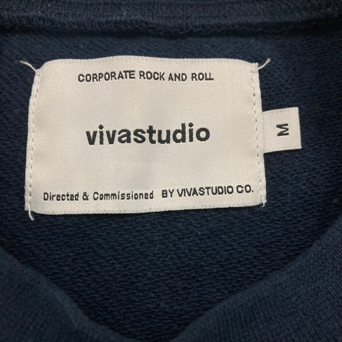 비바스튜디오 리트리버 클럽 빅로고 네이비 맨투맨 상품이미지3