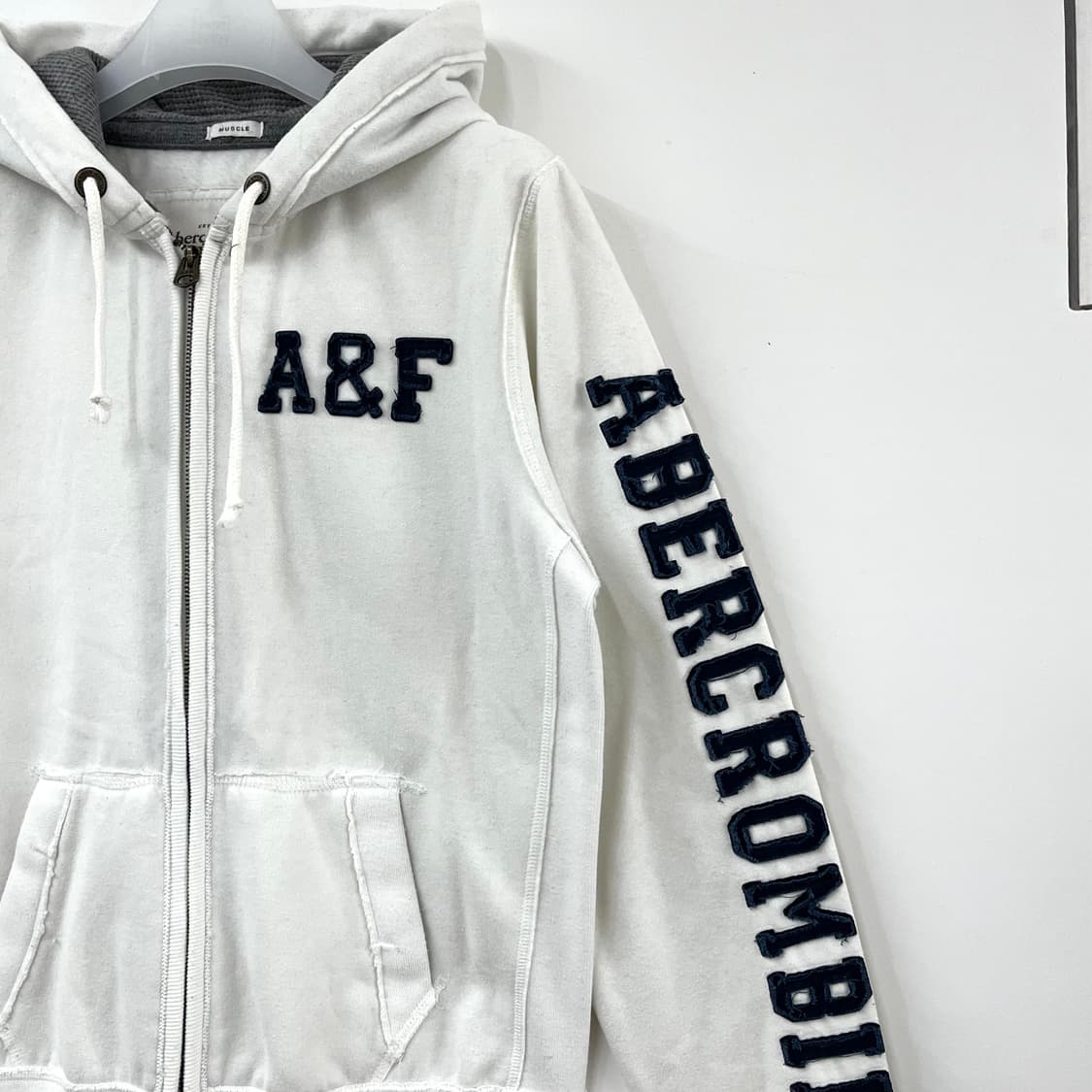 아베크롬비 자수로고 화이트 후드집업 상품이미지4