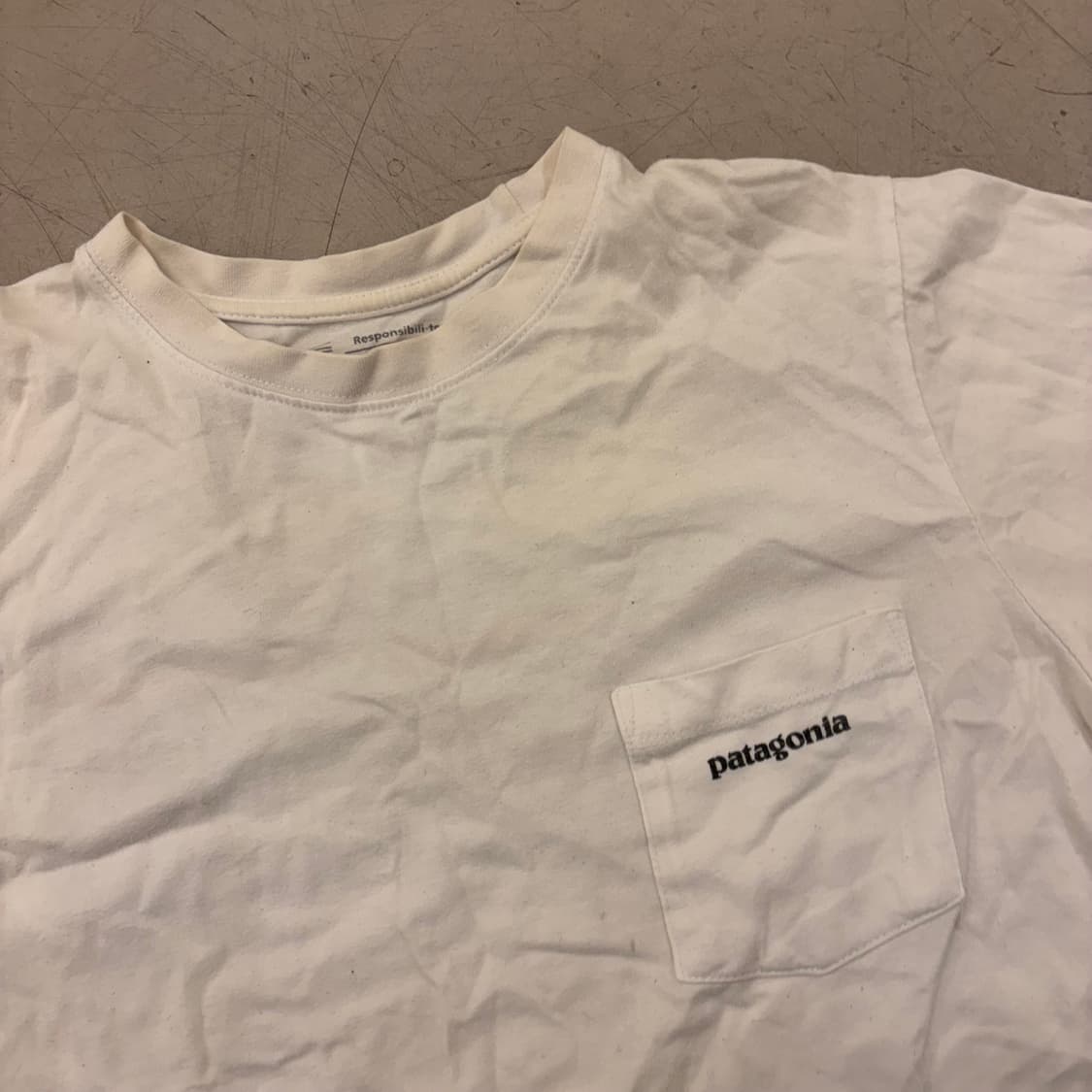 파타고니아 빅로고 포켓 반팔티 상품이미지3