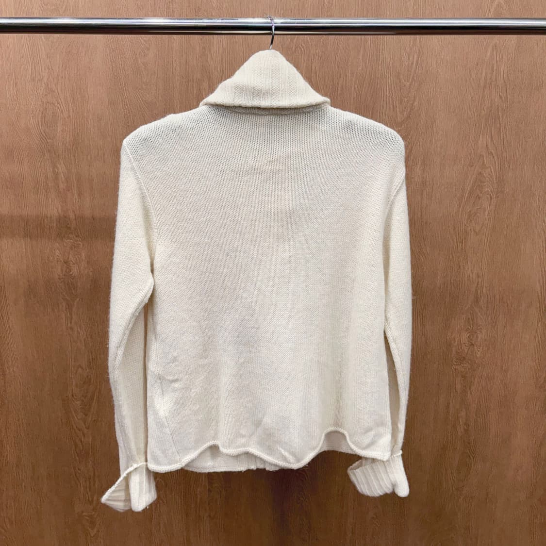 아르마니 꼴레지오니 카울넥 니트 가디건 히든 버튼업 디테일 아이보리 상품이미지3