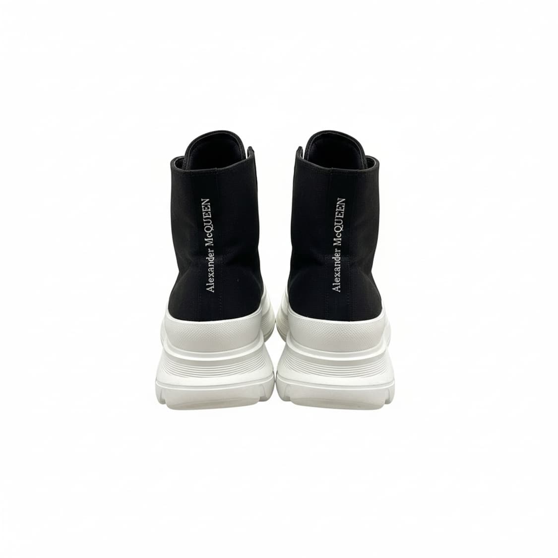 Alexander McQueen
러기드 솔 하이탑 캔버스 스니커즈 상품이미지2