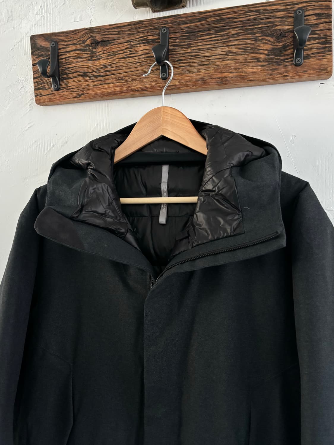 Arcteryx 아크테릭스 블랙 베일런스 다운 자켓 상품이미지2