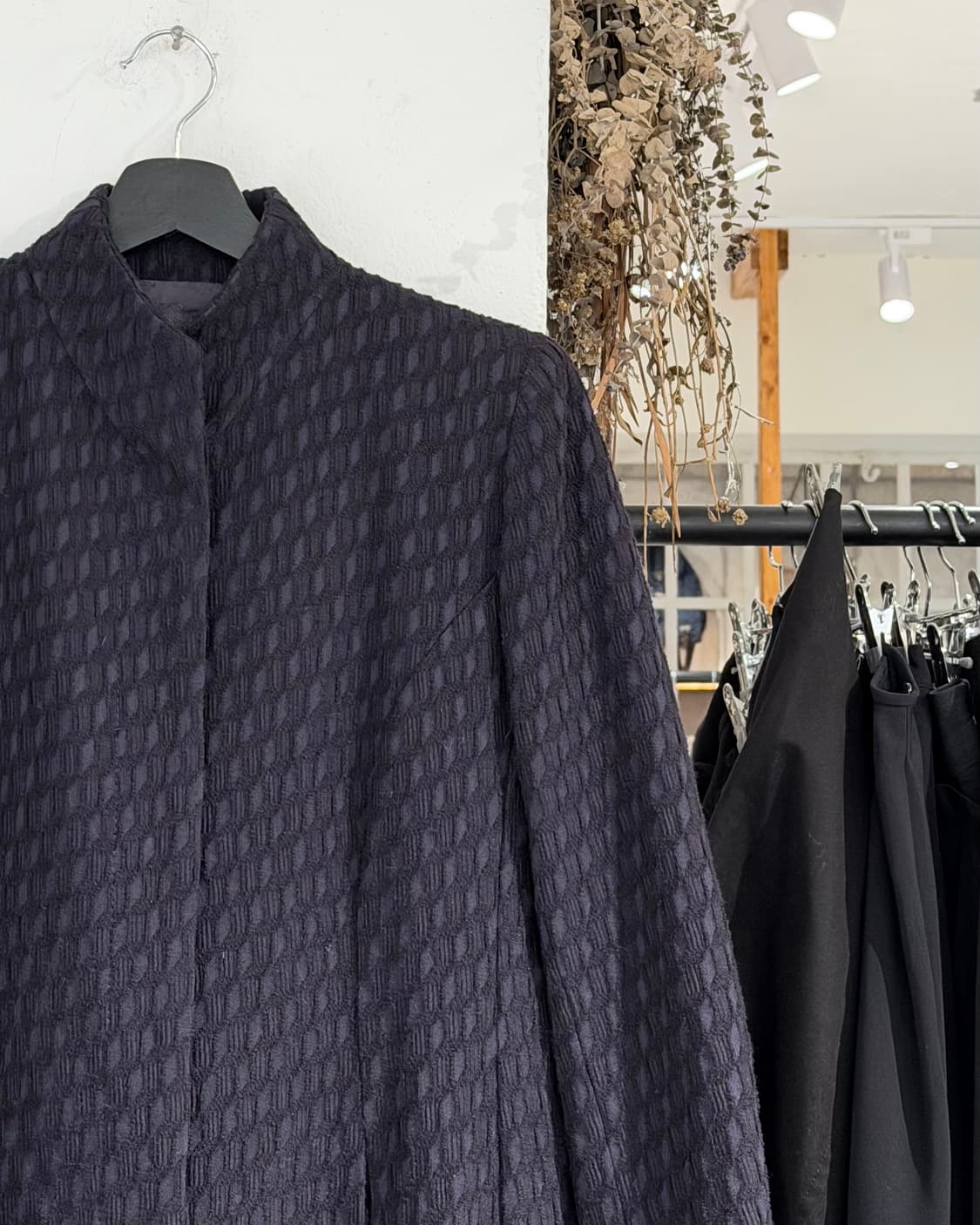 로에베 다크퍼플 히든버튼 텍스쳐드 코트 상품이미지3