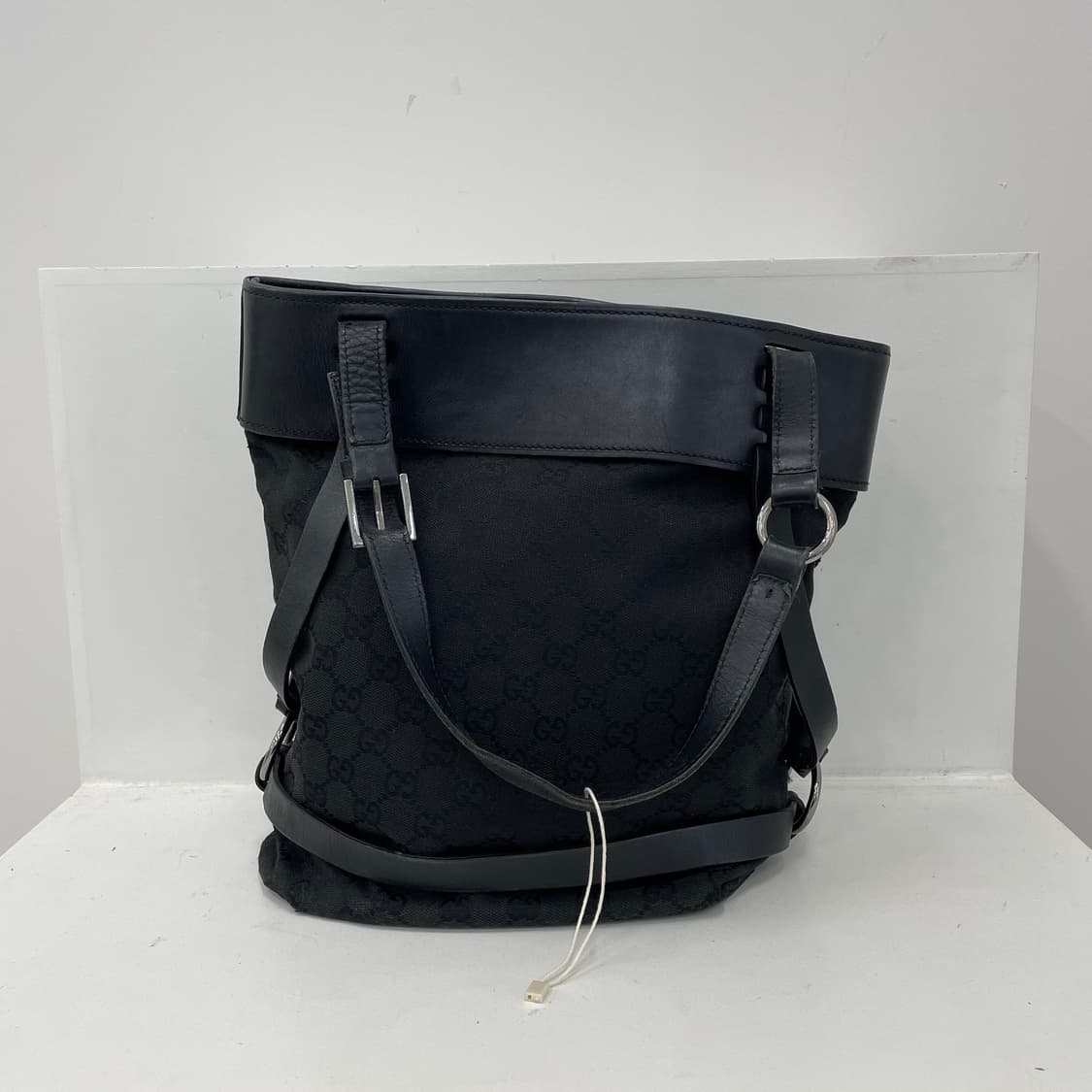 구찌 GG 로고 블랙 피어싱 토트 숄더백 상품이미지3