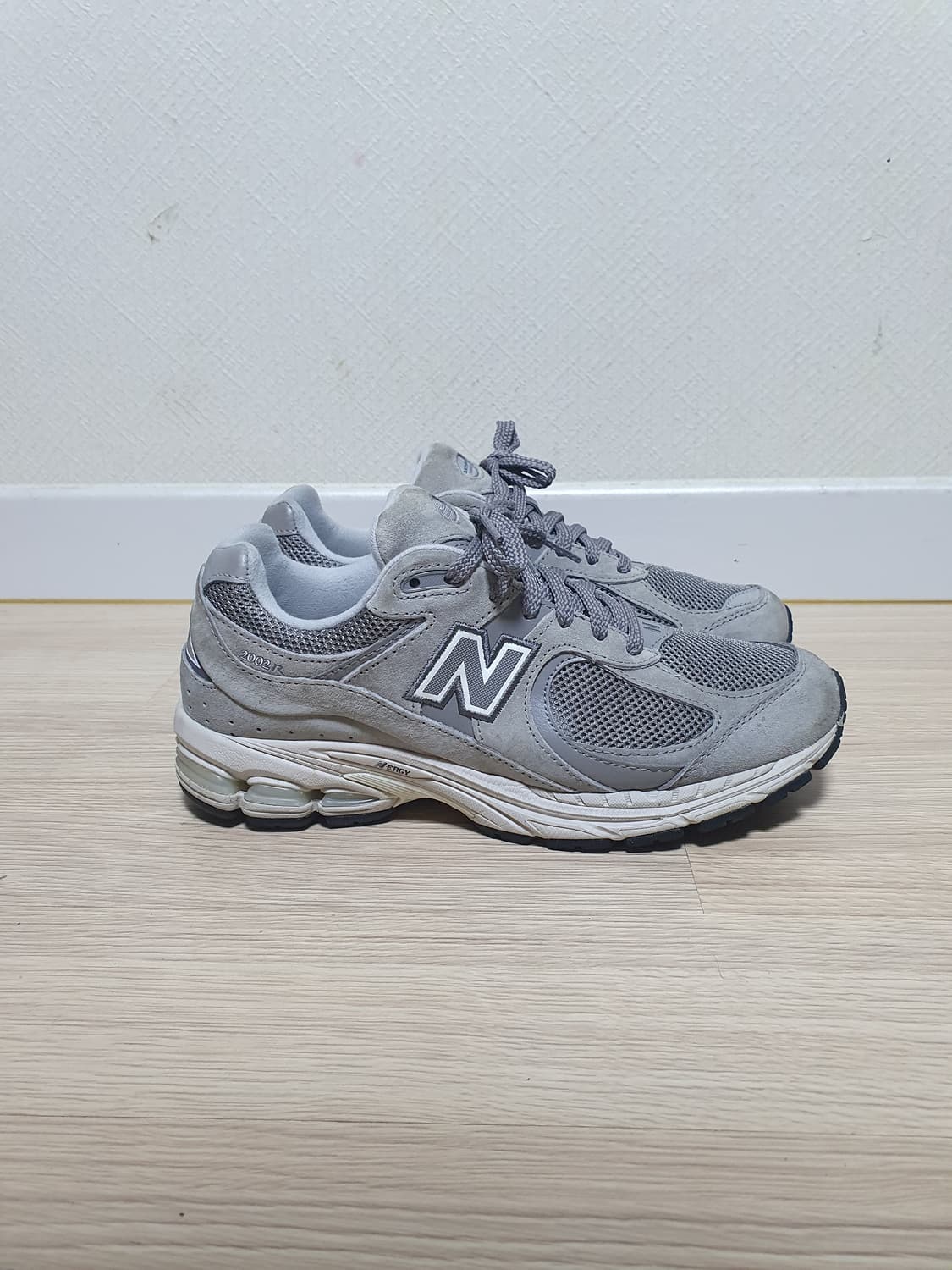 뉴발란스 2002R 그레이 운동화 260 상품이미지1