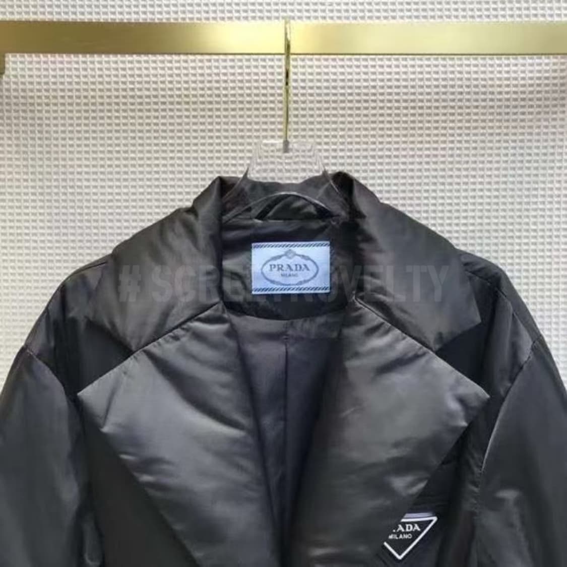 프라다 블랙로고 여성 패딩 상품이미지4