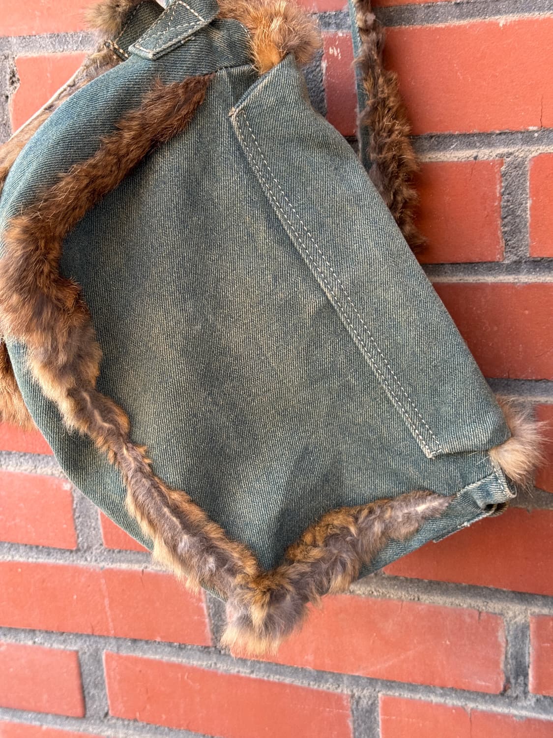 데님 퍼 트리밍 레이어드 크로스백 상품이미지6