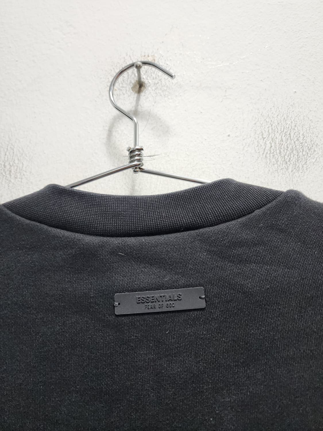 에센셜 24FW 스테이트 크루넥 맨투맨 블랙 상품이미지3