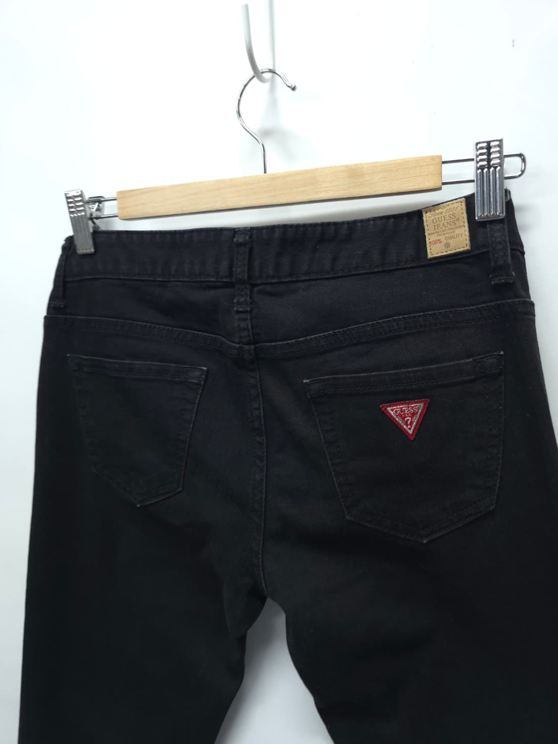 게스(GUESS) 슬림 스트레이트 블랙진 (여성28) 상품이미지6