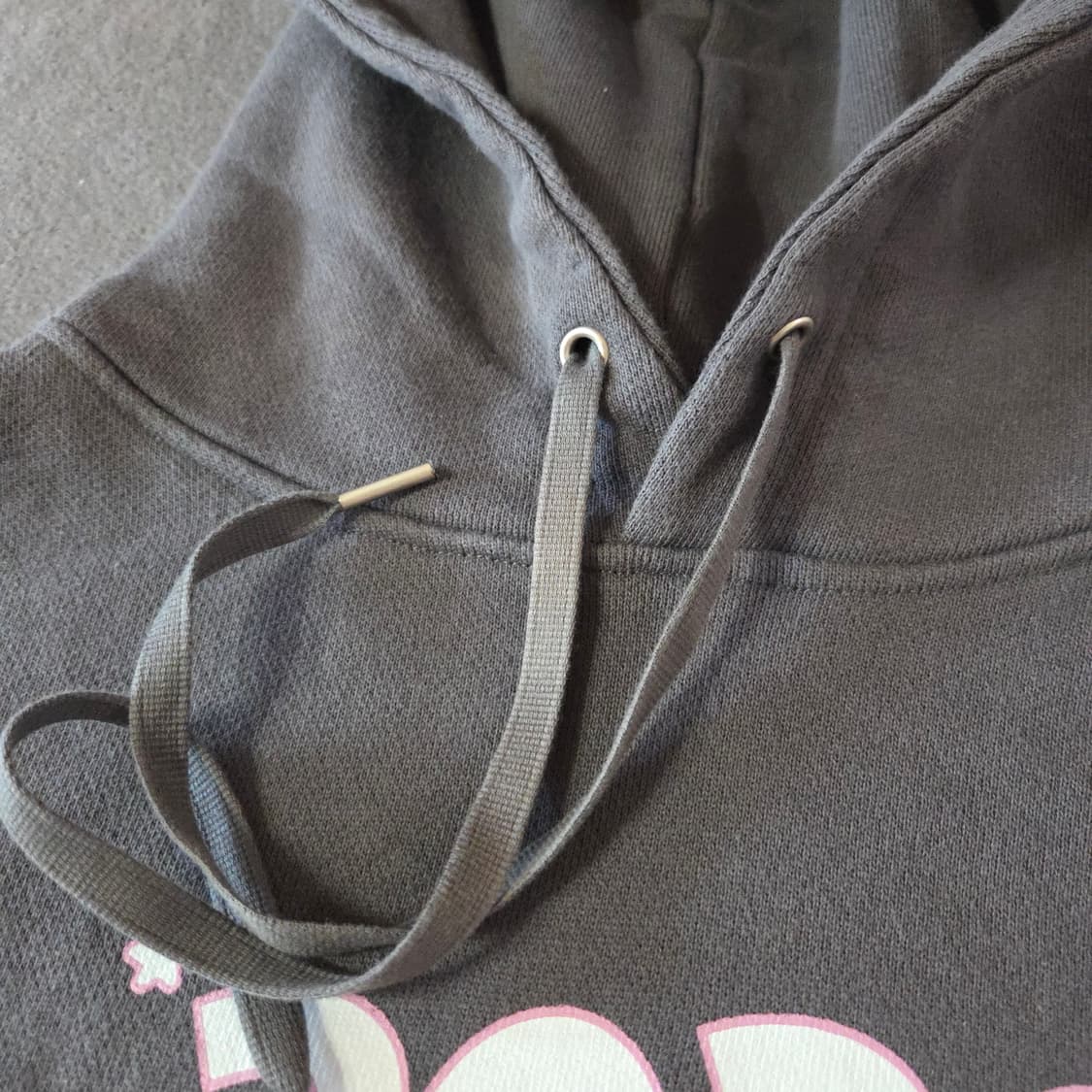 aeae 두들 웹 로고 크롭 후드티 차콜 상품이미지5