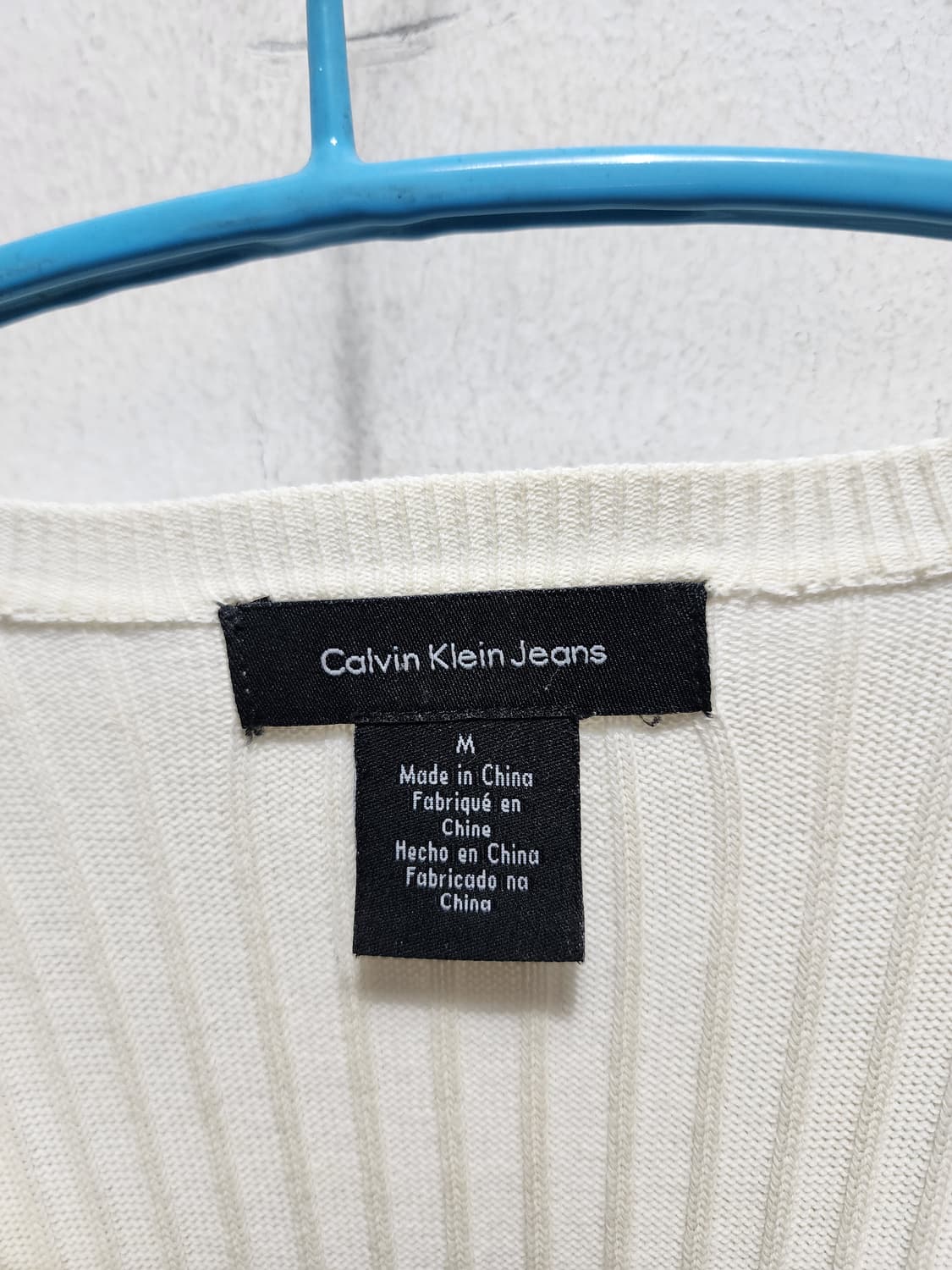 캘빈클라인 브이넥 레터링 아이보리 니트  상품이미지5