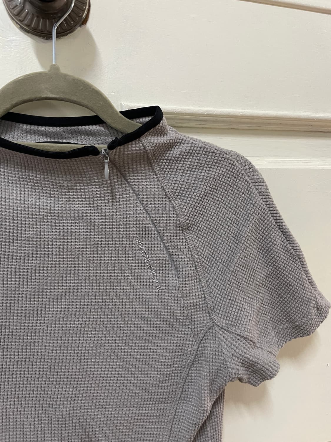 디퍼런트이즈오케이 쿼터 탑  상품이미지3