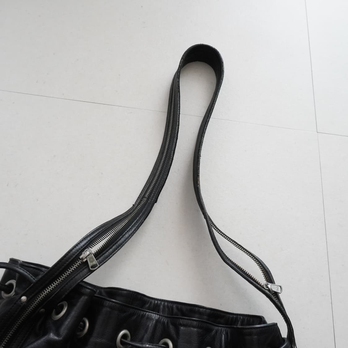 Y2K 정품 D&G 돌체앤가바나 멀티지퍼 가죽 호보백 상품이미지9