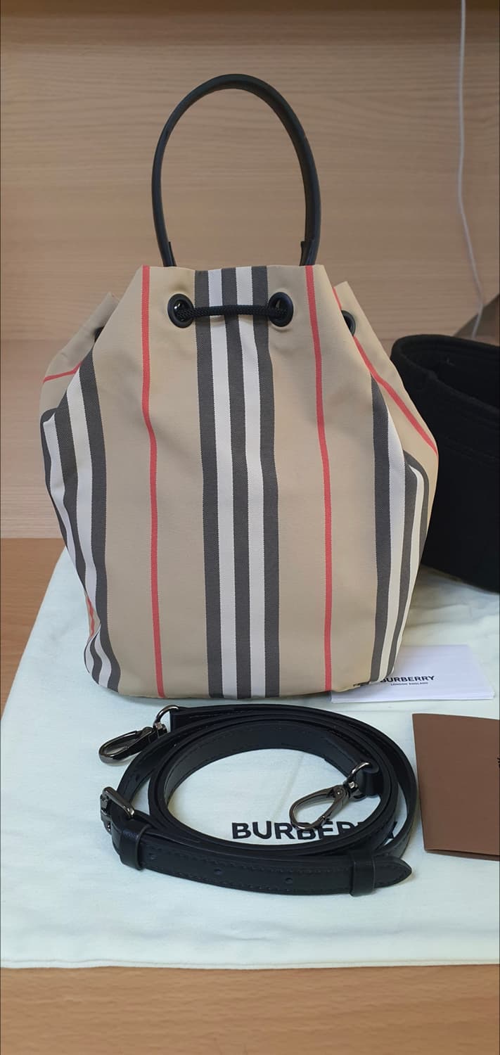 버버리 포이베 버킷백/크로스백 새상품급 정품(감정O) 상품이미지3