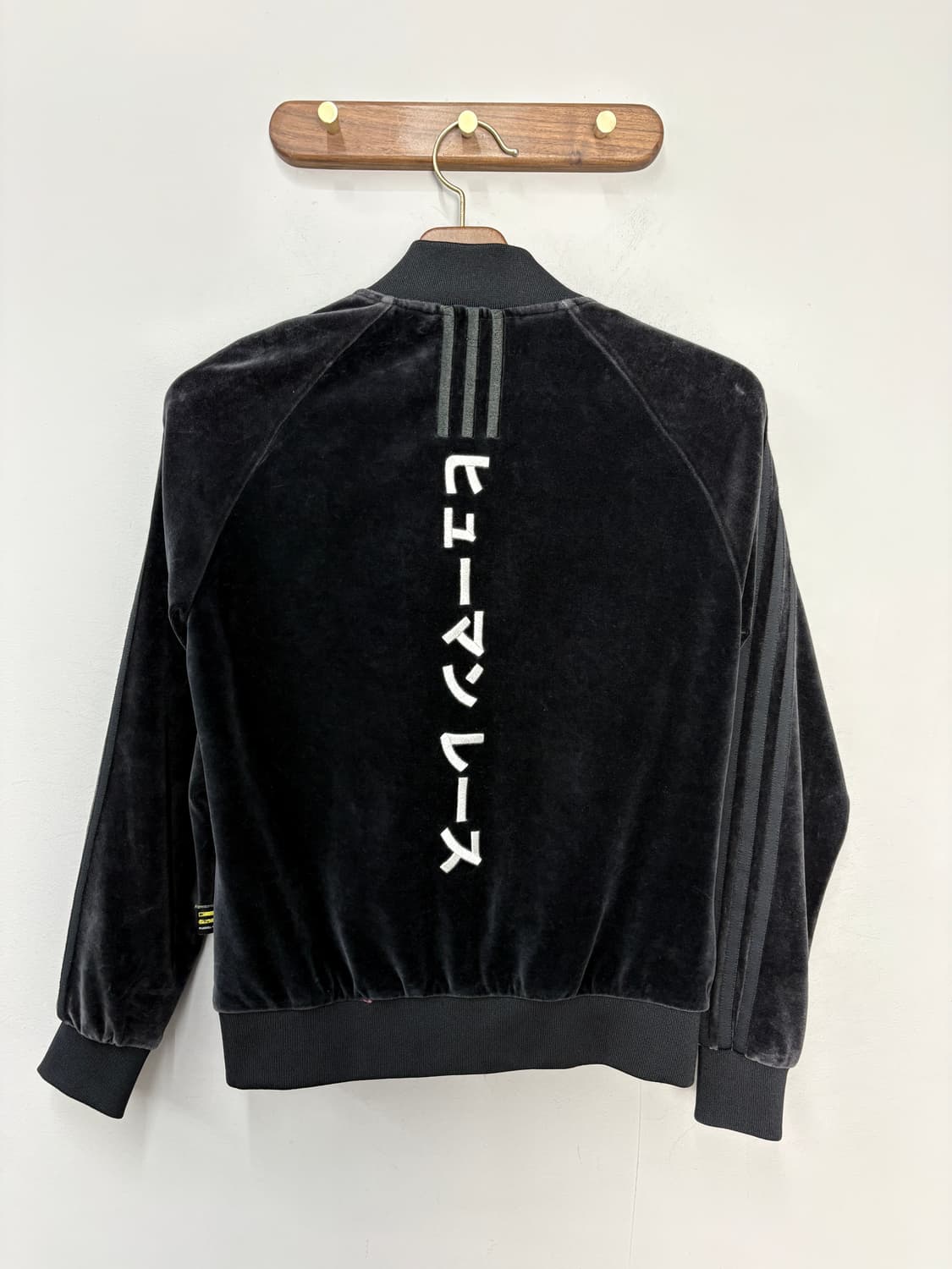 아디다스 X 퍼렐 윌리엄스 벨벳 트랙 자켓 A3723 상품이미지5