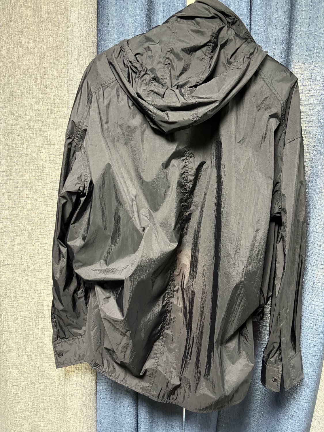 준지 블랙 셔츠형 아우터 투웨이 연출 상품이미지2