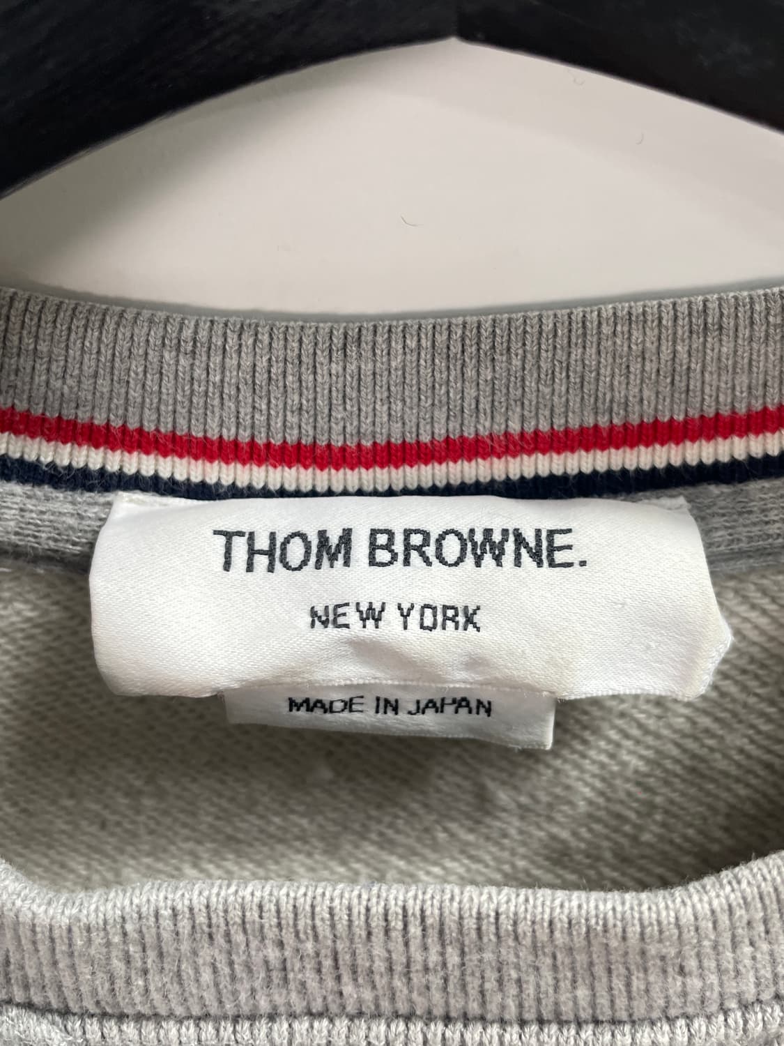 톰브라운 사선 라운드 맨투맨 (on.733) 상품이미지7