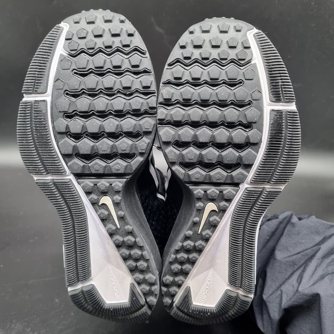 나이키 줌 윈플로5 여성운동화235 상품이미지3