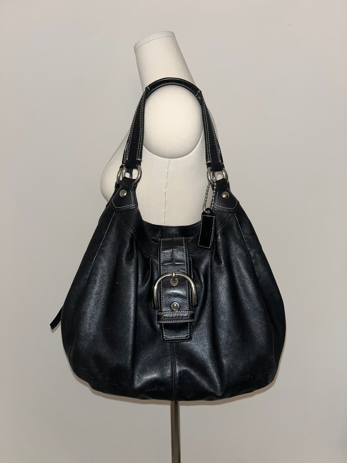 Coach All Black Hobo Bag 상품이미지1