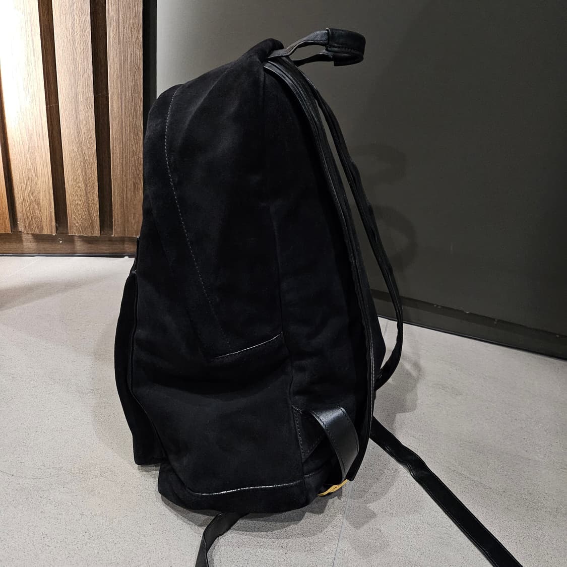 톰포드 스웨이드 블랙 스웨이드 버클 백팩 상품이미지6
