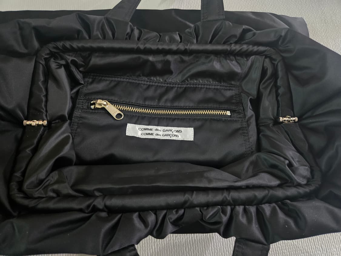 꼼데가르송 빅 나일론 패딩 가마구찌 백 상품이미지3