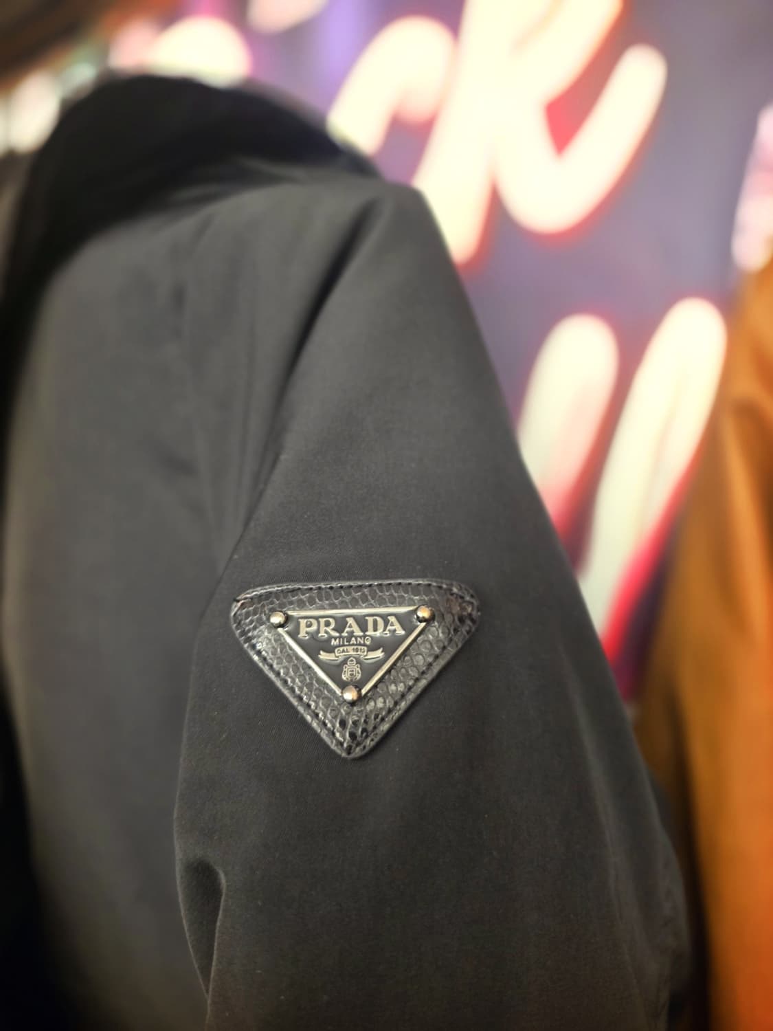 프라다(Prada) 블랙 다운 패딩 상품이미지3