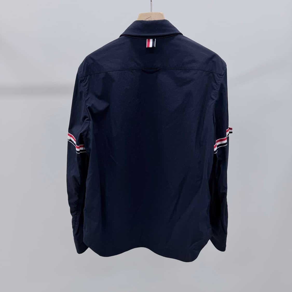 [S+급/0] 톰브라운 암밴드 셔츠자켓 네이비 상품이미지5