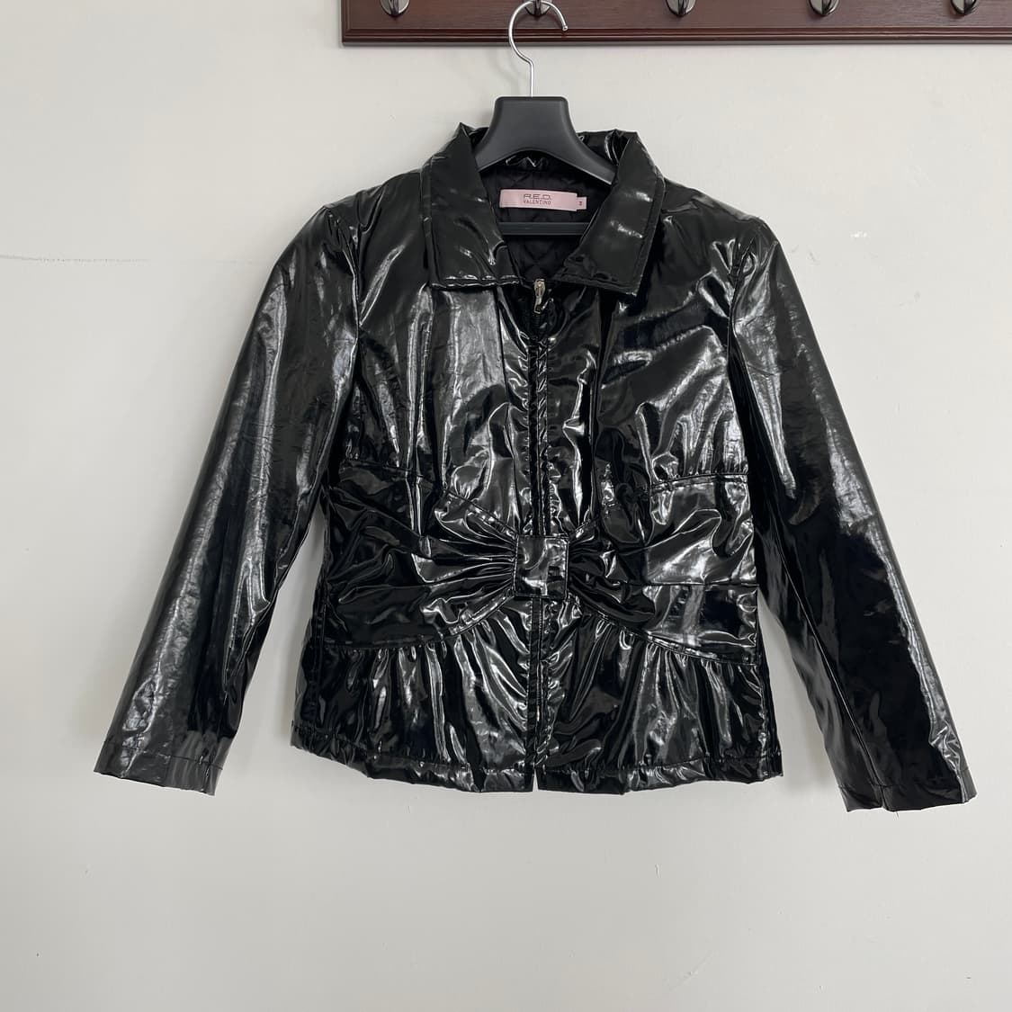 레드 발렌티노 유광 페이던트 블랙 자켓 상품이미지2