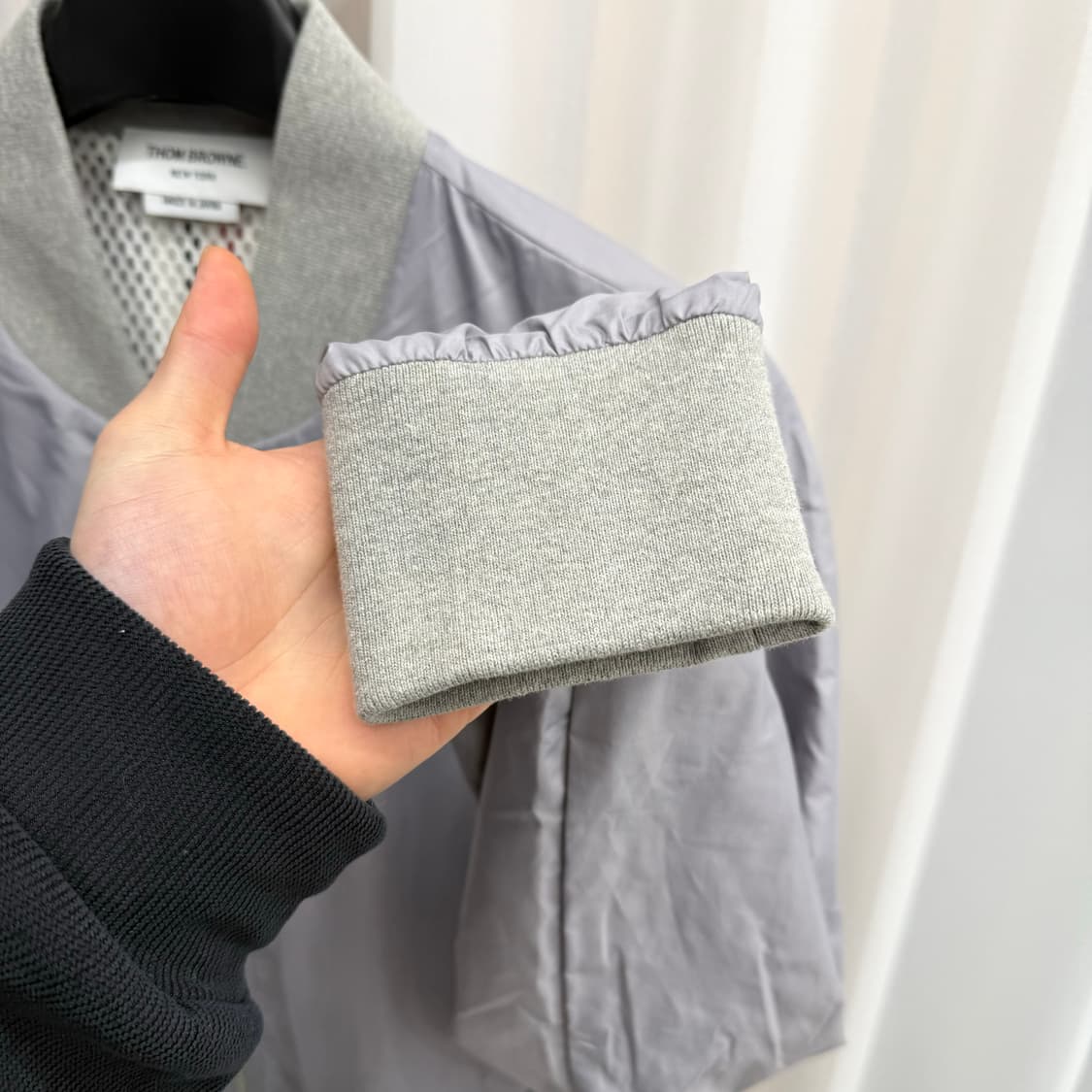 [4] 톰브라운 백삼선 나일론 봄버 자켓 상품이미지5