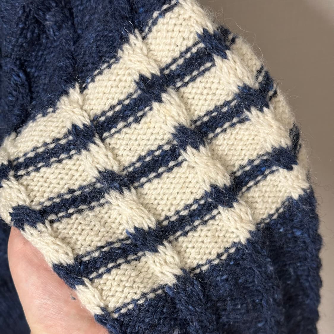 [2] 톰브라운 사선완장 도네갈 케이블 니트 신형 상품이미지6