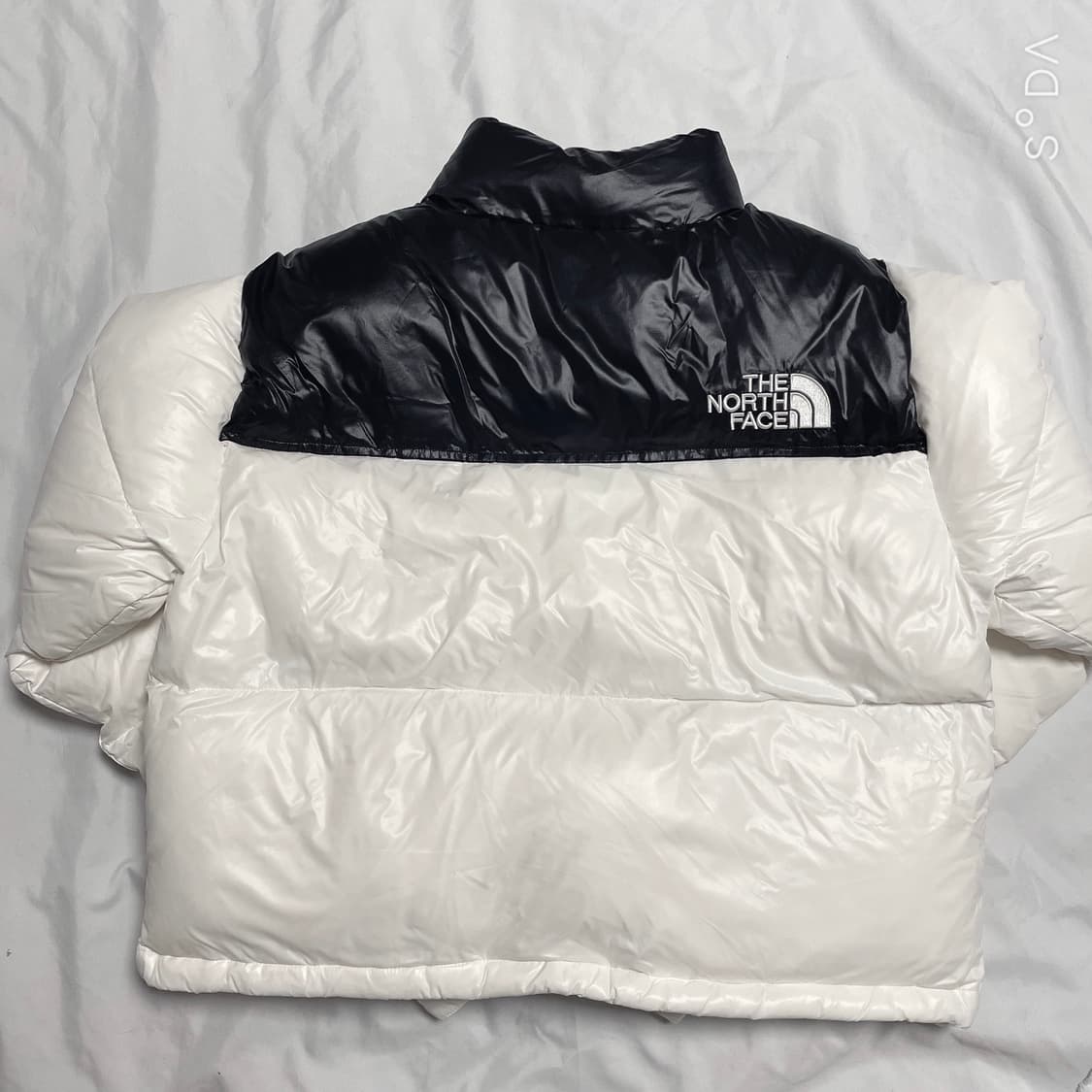 노스페이스 700 화이트/블랙 크롭 패딩 상품이미지2