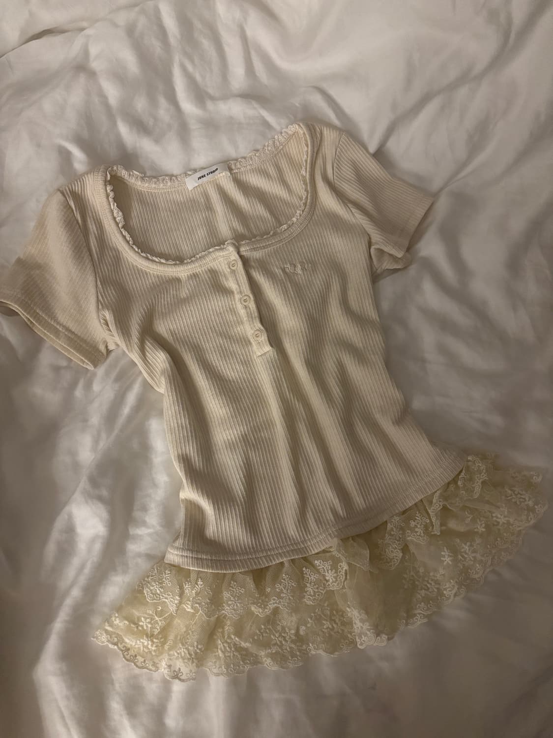 캉캉 레이스 슬림핏 반팔 상품이미지1