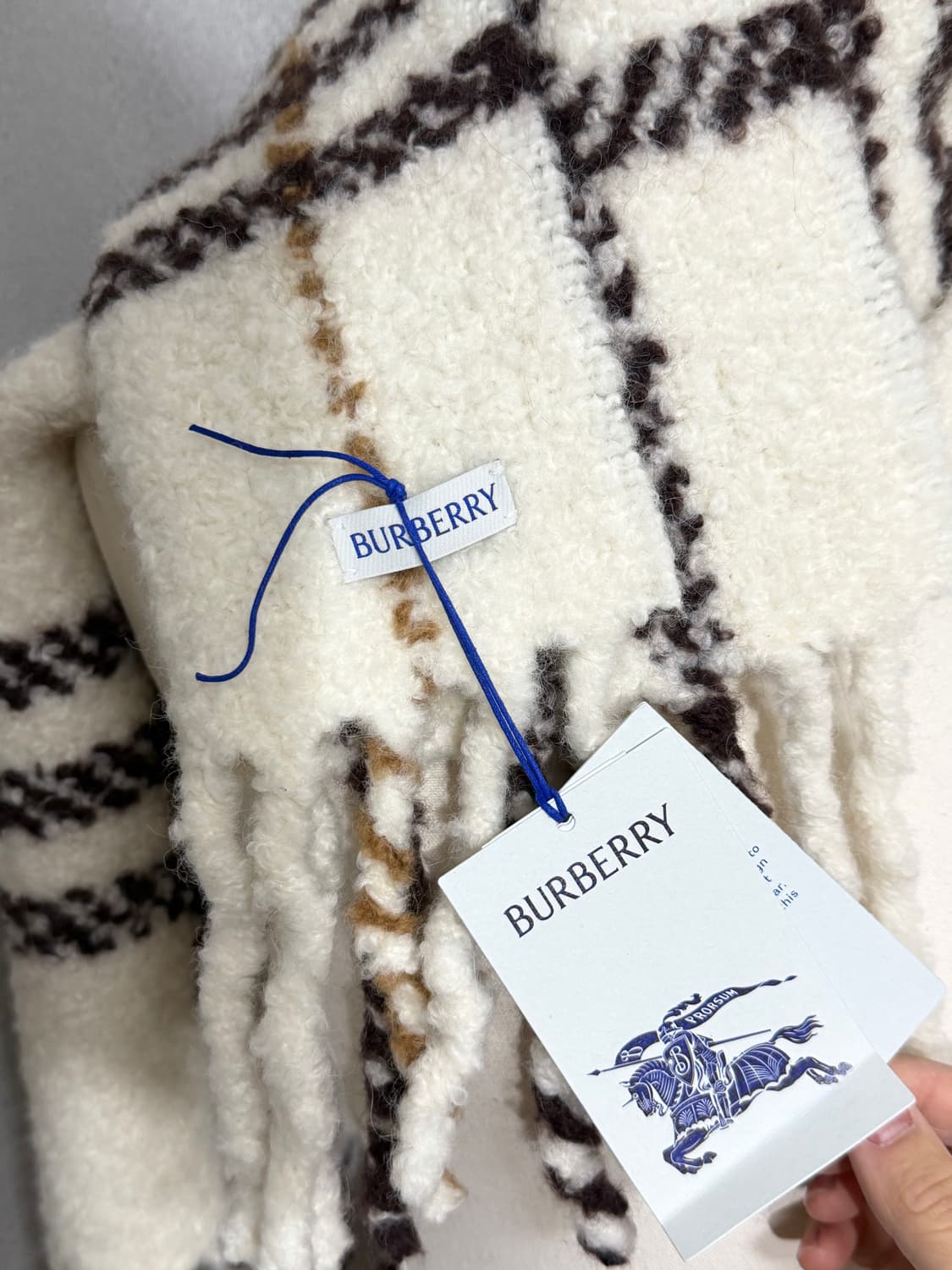 버버리 Burberry 체크 알파카 울 블렌드 부클레 스카프 - 미착용  상품이미지6