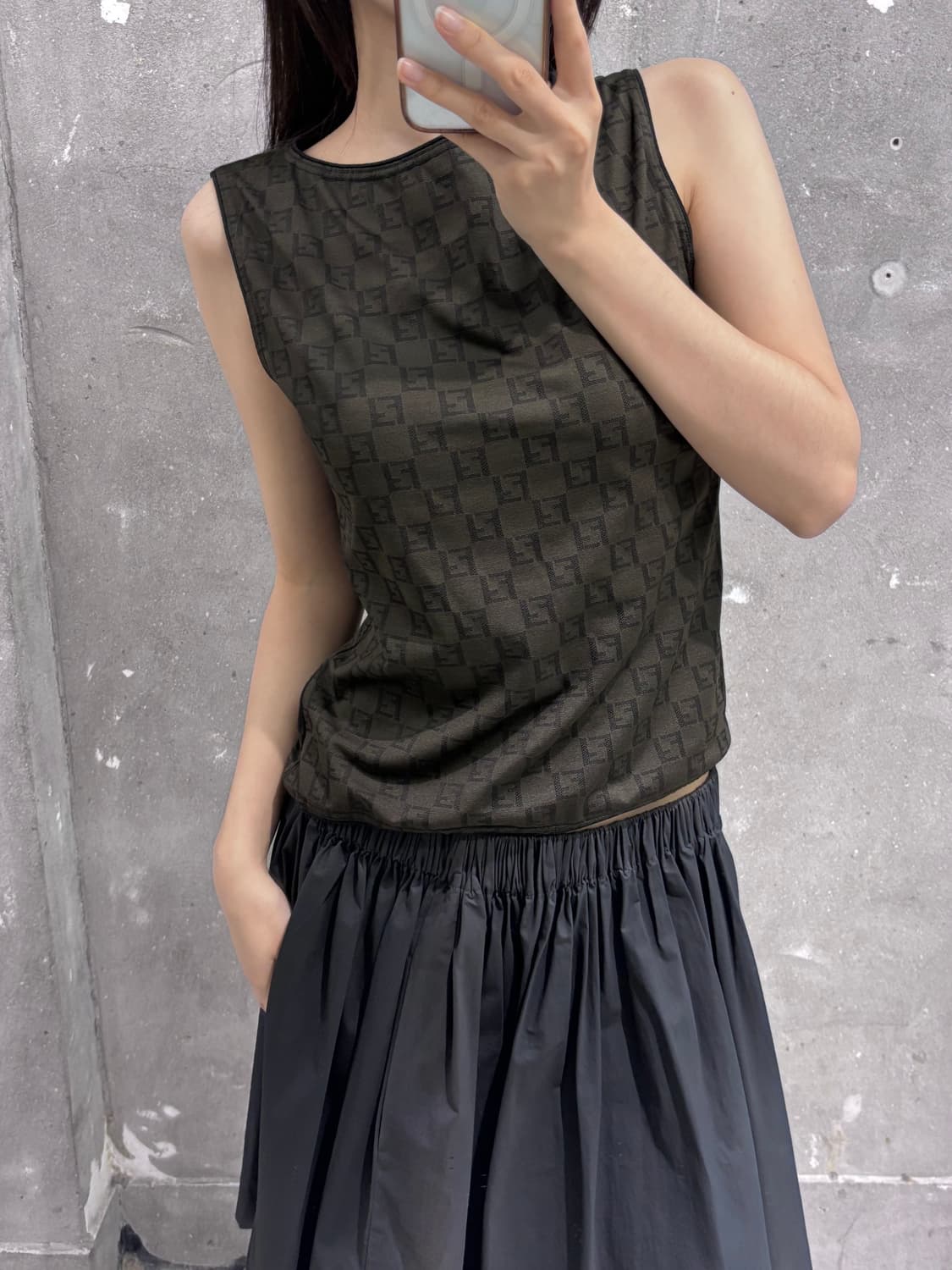 Fendi 펜디 주카 패턴 슬리브리스 탑 상품이미지3