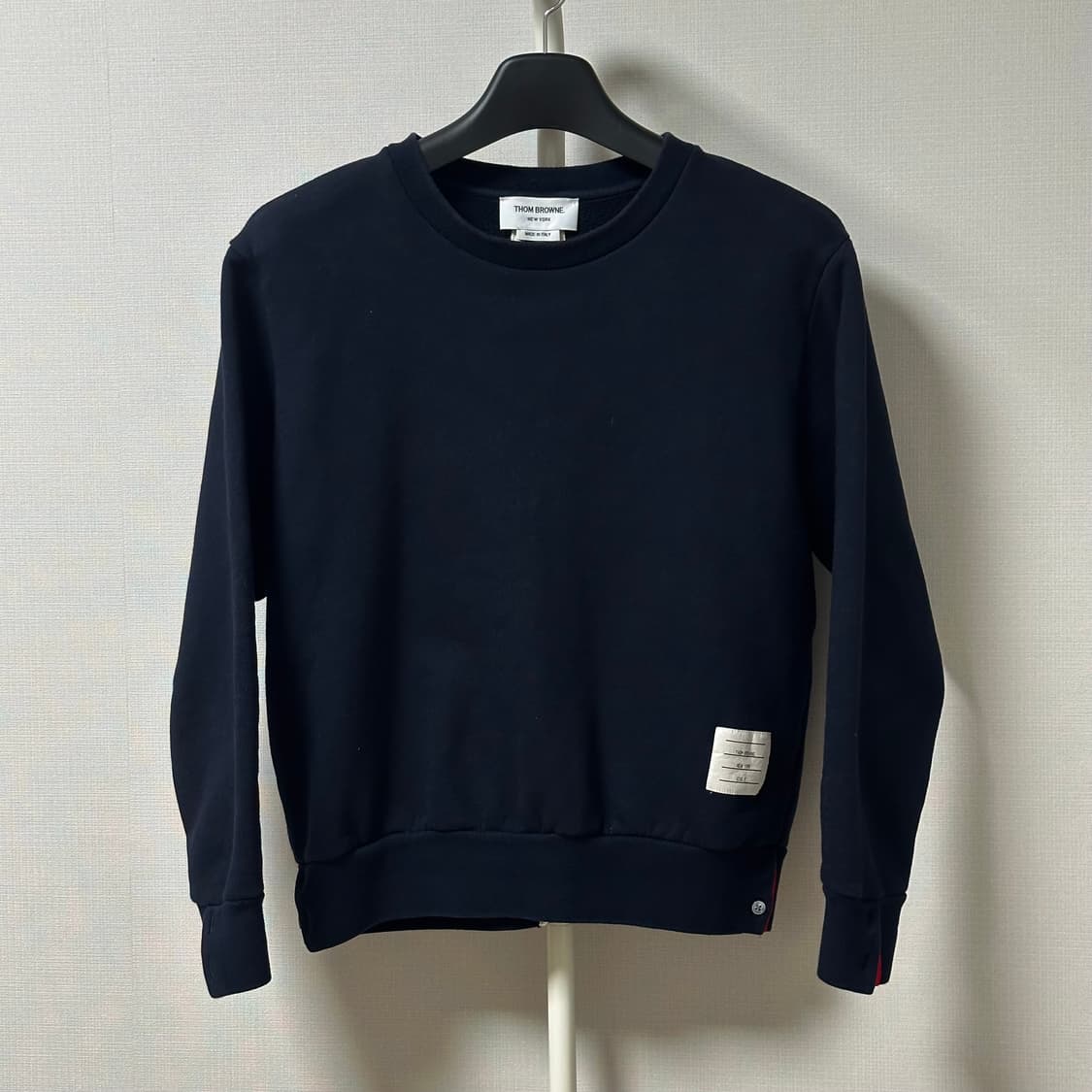 [2] 톰브라운 백삼선 맨투맨 네이비 상품이미지2