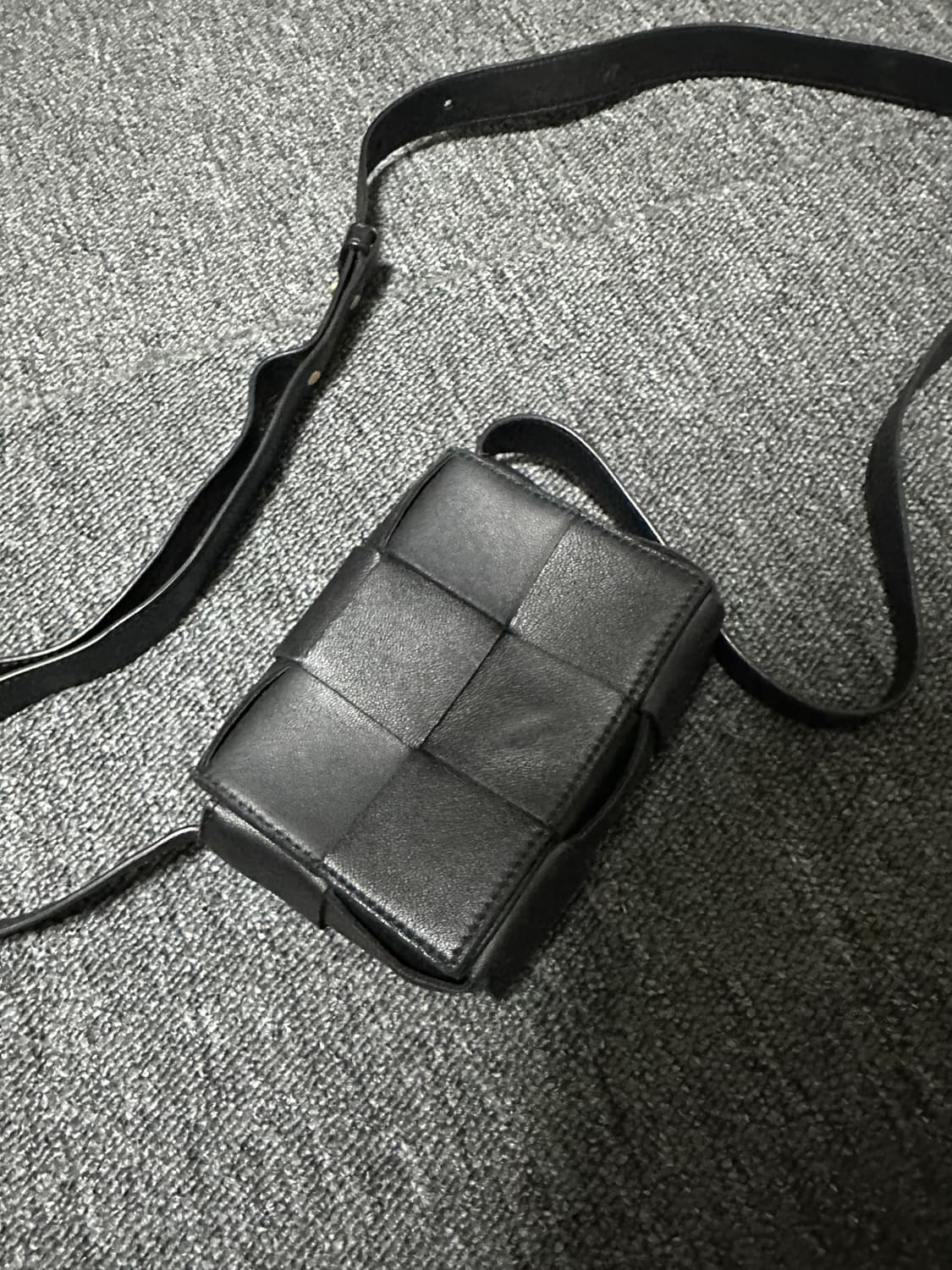 보테가베네타 미니 카세트백 블랙 상품이미지3