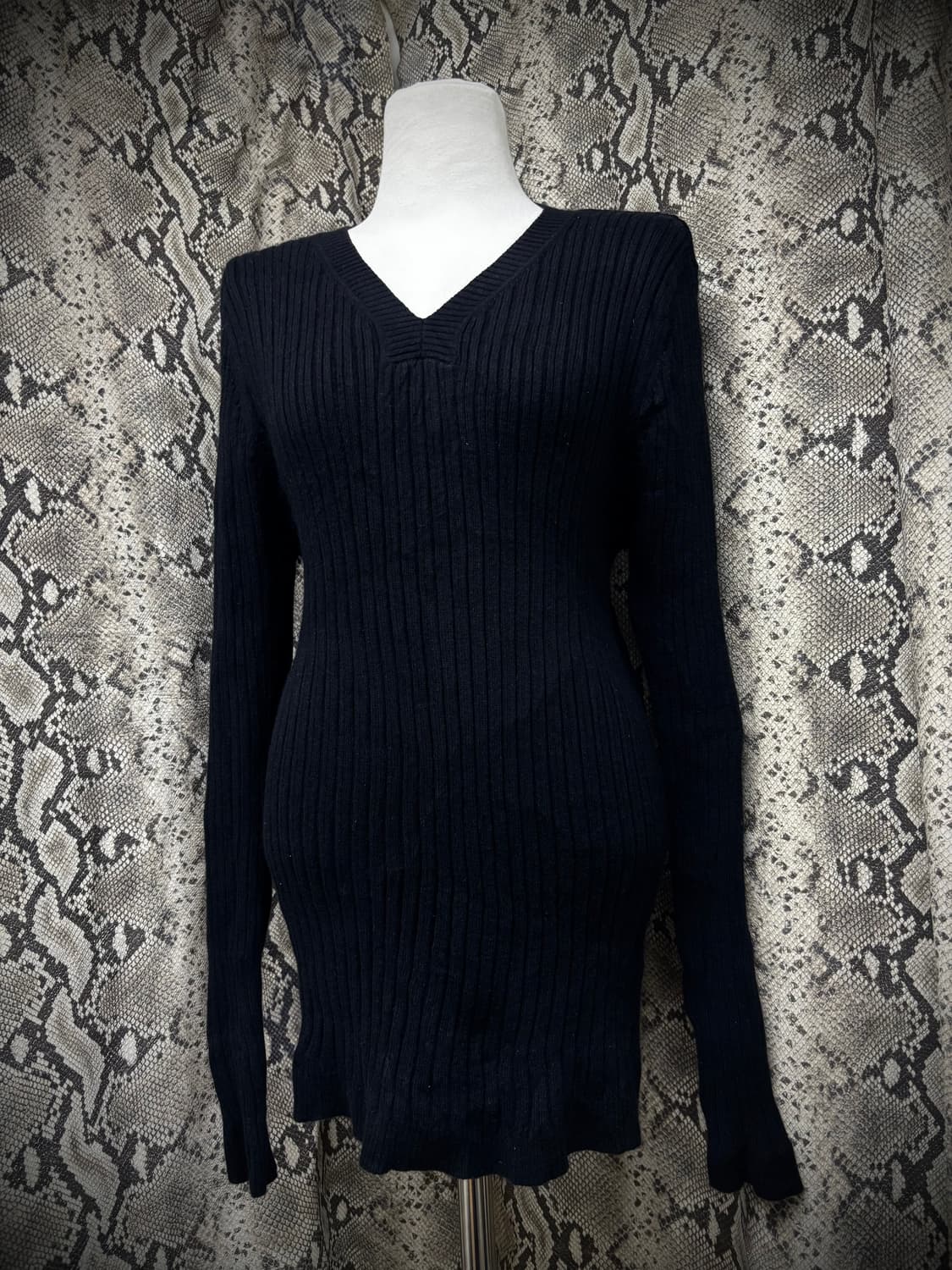 [Minimal Y2K]V-Neck Black Slim Fit Sleev 상품이미지1