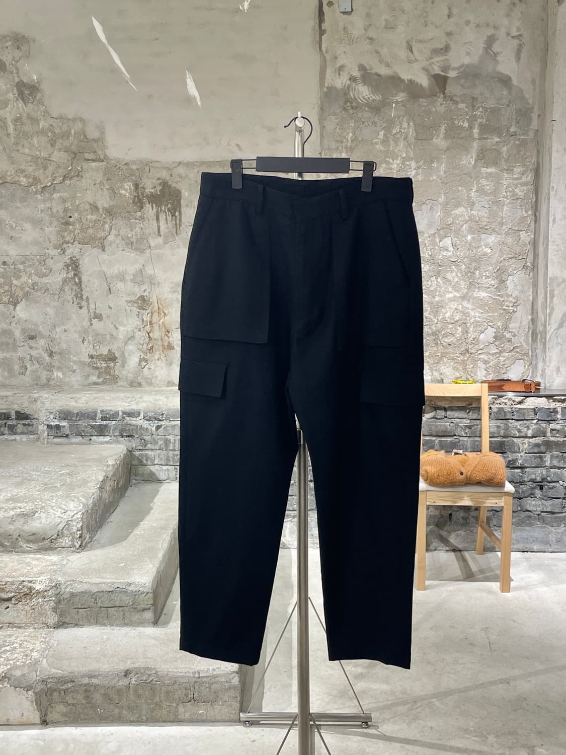 준지 블랙 울 카고 팬츠 상품이미지1