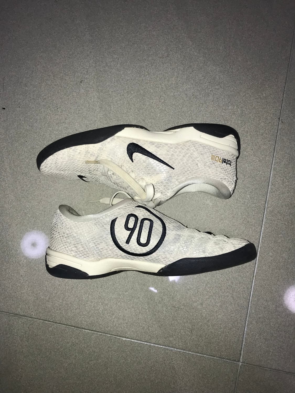 나이키 우먼스 토탈90 T9O SE 페일 아이보리 블랙 235 상품이미지4