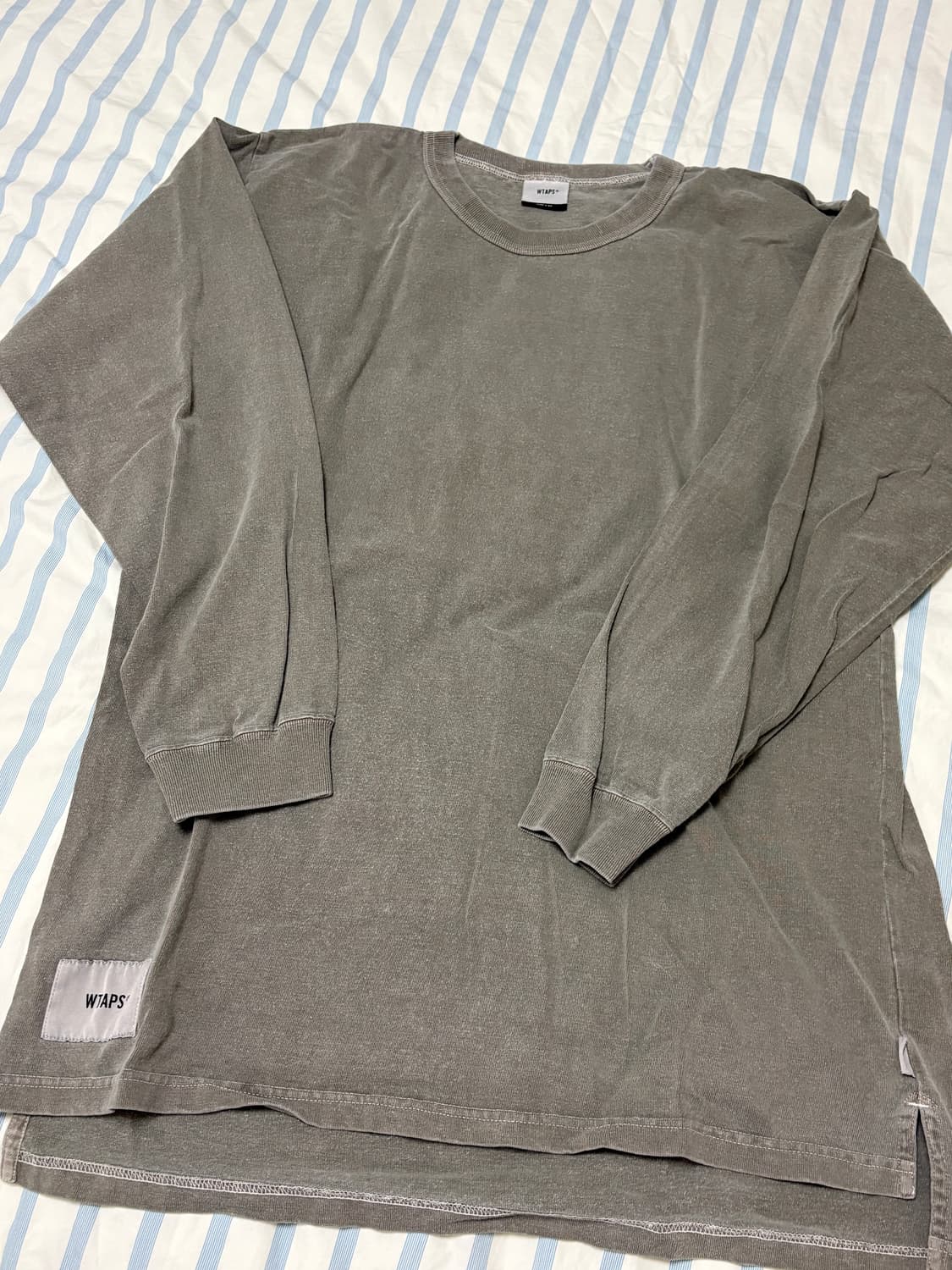 더블탭스 디자인 롱슬리브 상품이미지2