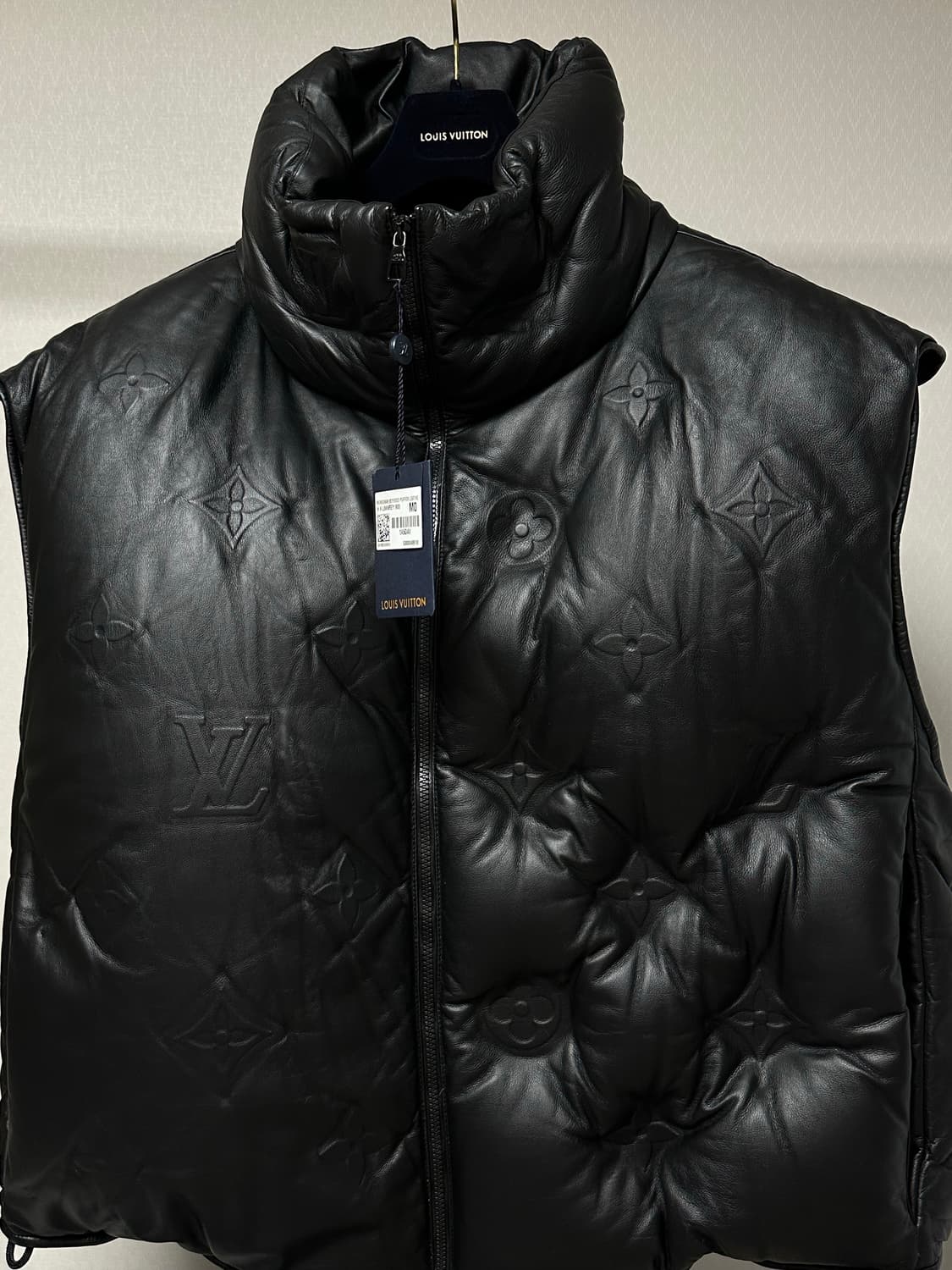 루이비통 보이후드 푸퍼 조끼패딩 M(105-110) 블랙 상품이미지1